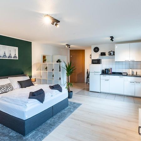 Mercedes I Stuttgart I Kitchen I Home Office I Parkplatz Böblingen Exteriör bild