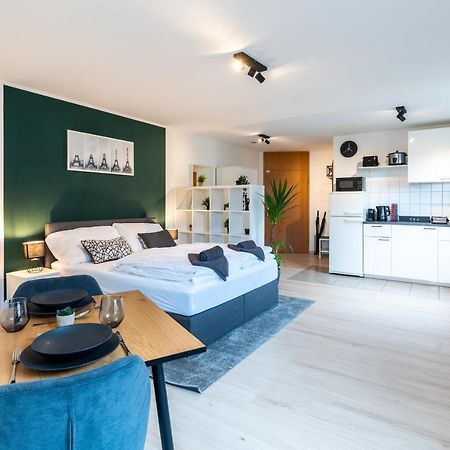 Mercedes I Stuttgart I Kitchen I Home Office I Parkplatz Böblingen Exteriör bild