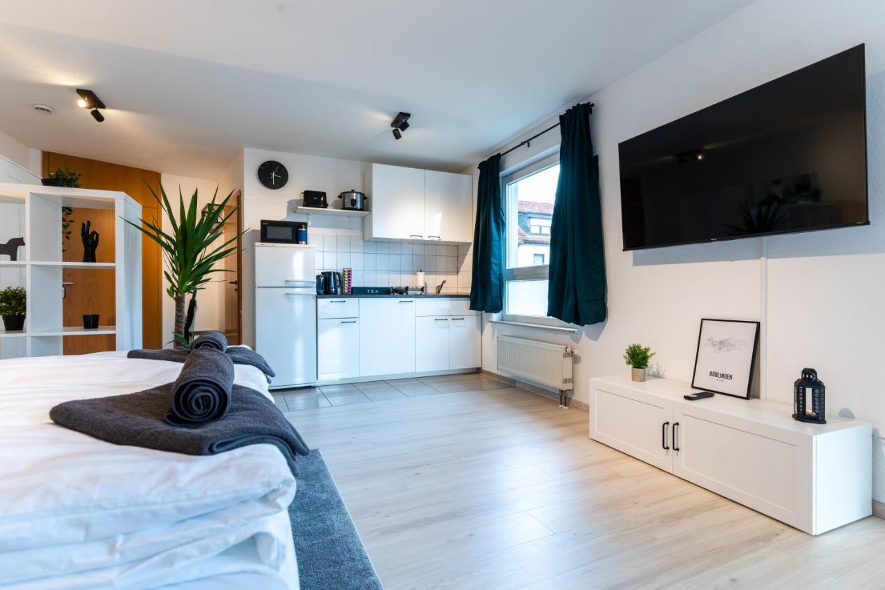 Mercedes I Stuttgart I Kitchen I Home Office I Parkplatz Böblingen Exteriör bild