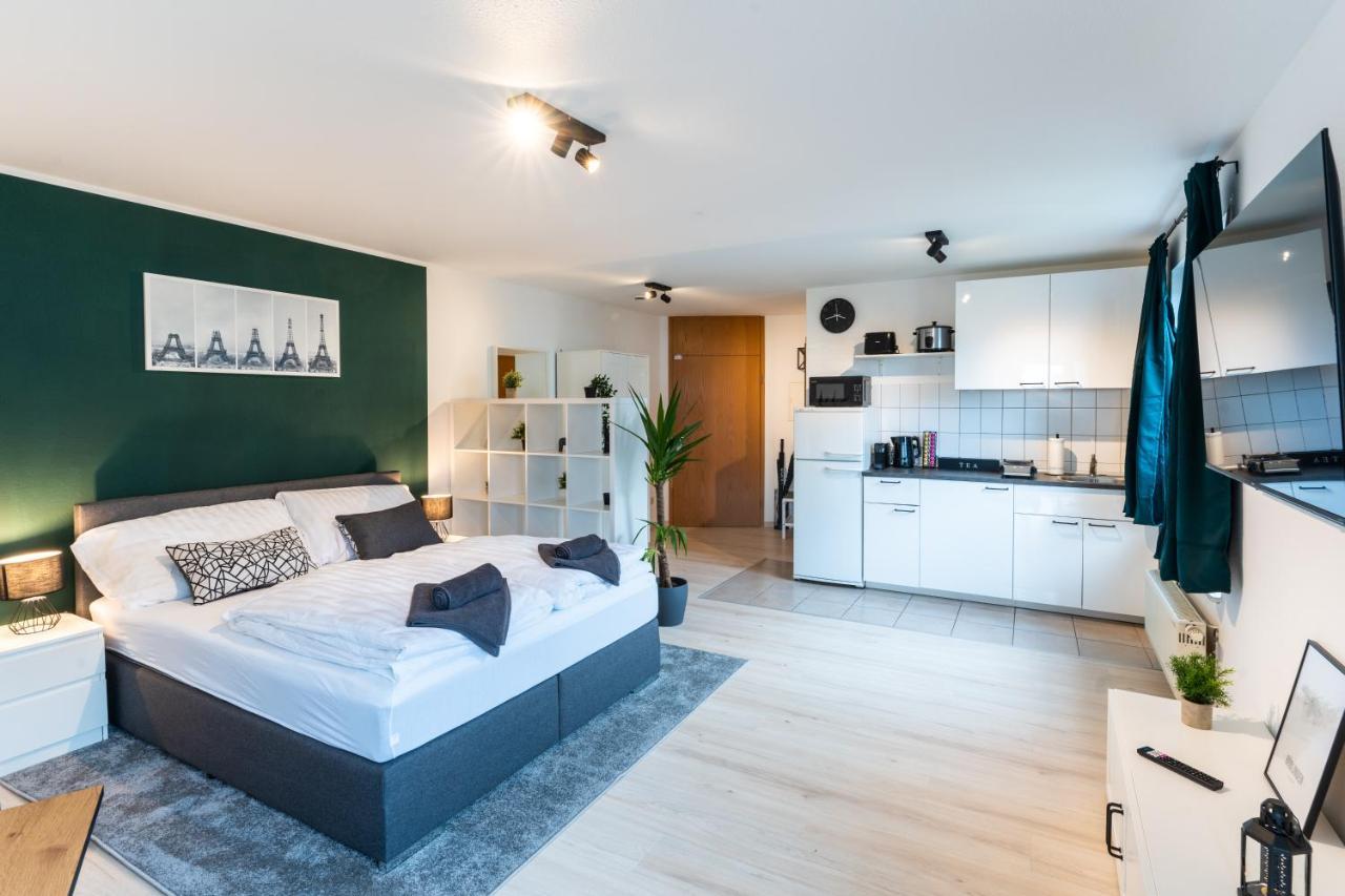 Mercedes I Stuttgart I Kitchen I Home Office I Parkplatz Böblingen Exteriör bild