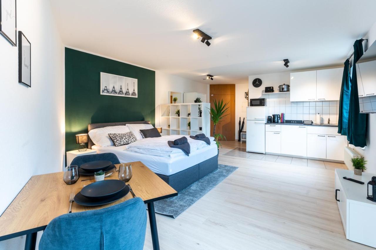 Mercedes I Stuttgart I Kitchen I Home Office I Parkplatz Böblingen Exteriör bild